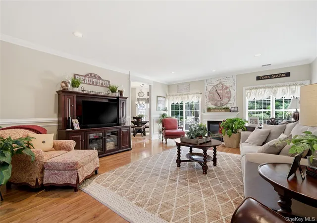 4th image of 132 Willow Wood Dr, Oakdale, NY 11769 | MLS# 1011977