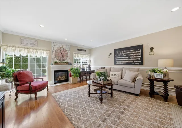 5th image of 132 Willow Wood Dr, Oakdale, NY 11769 | MLS# 1011977