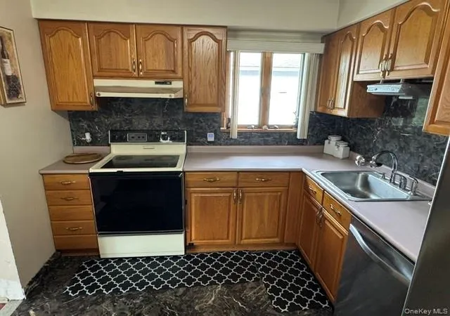 3rd image of 140-B Union Ave #B, Lynbrook, NY 11563 | MLS# 1011993