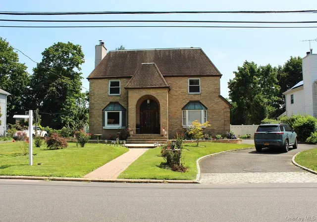 Single family home for sale at 280 Park Ave W, North Hempstead, NY 11590 | MLS# 1012002