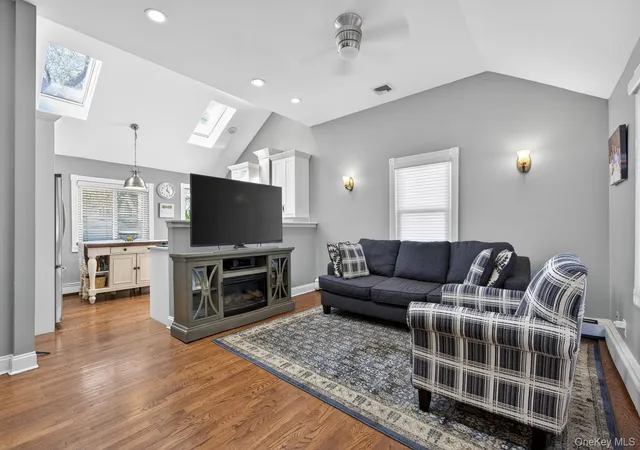 3rd image of 105 N Hamilton Ave, Lindenhurst, NY 11757 | MLS# 1012025