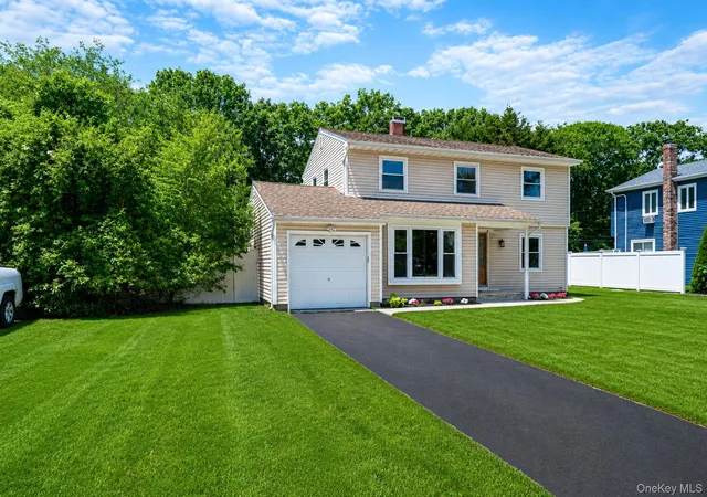 Photo 3 of Single family home for sale at 130 Greenbelt Pkwy, Islip, NY 11741 | MLS# 1012030 | Listing updated on 2026-09-20