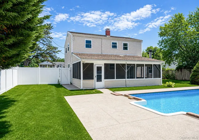 Photo 4 of Single family home for sale at 130 Greenbelt Pkwy, Islip, NY 11741 | MLS# 1012030 | Listing updated on 2026-09-28