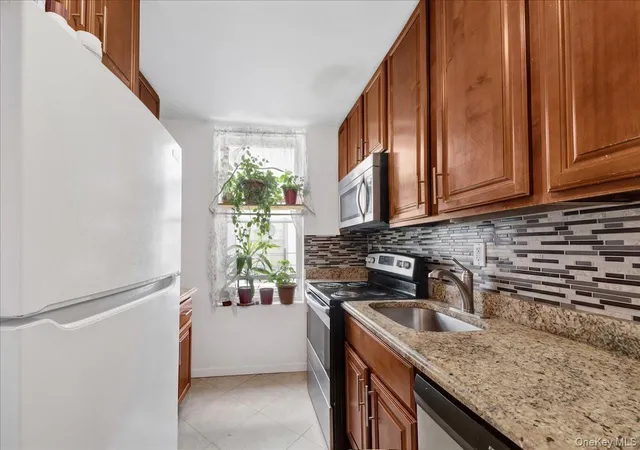 4th image of 2131 Bruckner Blvd, New York, NY 10472 | MLS# 1012041