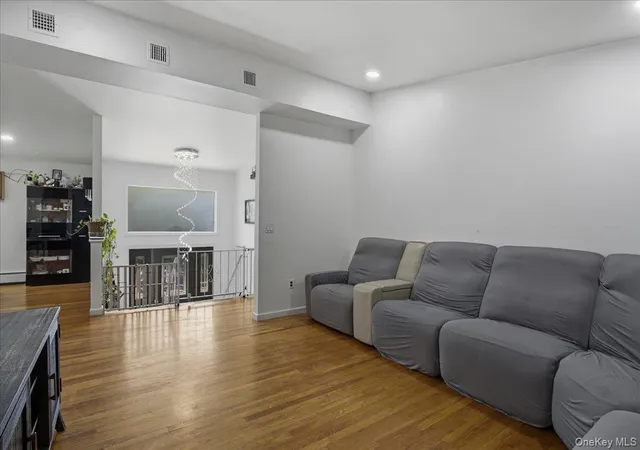 2nd image of 4 Medford Pl, Nanuet, NY 10954 | MLS# 1012046