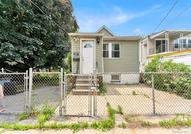 Photo 2 of Sale Pending at 623 Hollywood Ave, Bronx, NY 10465 | MLS# 1012048 | Listing updated on 2026-10-09