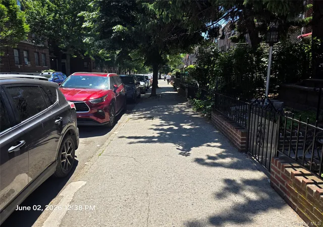 Listing Photo 5 - Condo for sale in building located at 3716 79th St, New York, NY 11372