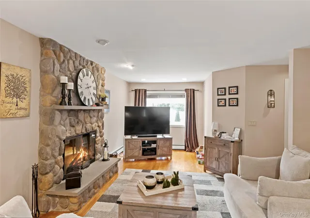 Photo 4 of Sale Pending at 244 Grand Blvd, Oyster Bay, NY 11762 | MLS# 1012063 | Listing updated on 2026-09-12