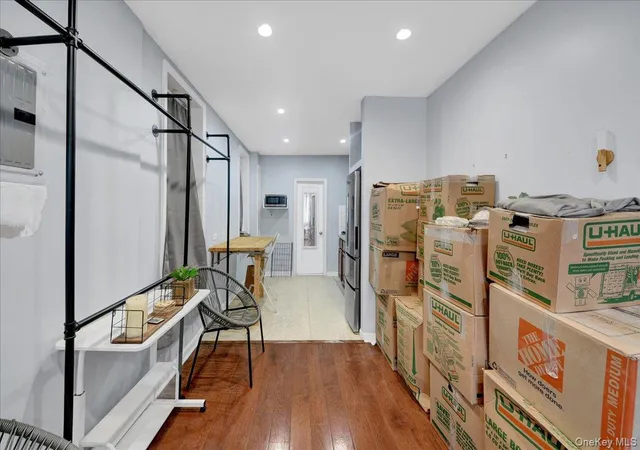 Listing Photo 5 - Condo for sale in building located at 1748 Cross Bronx Expy, New York, NY 10472