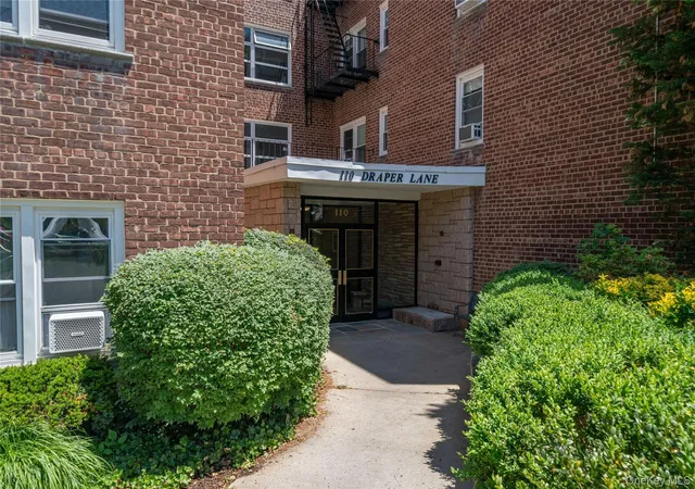 Listing Photo 2 - Condo for sale in building located at 110 Draper Ln, Greenburgh, NY 10522 - Unit #S5
