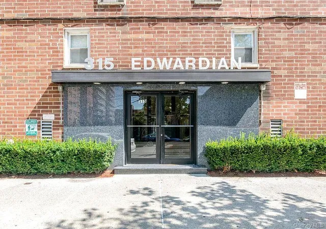 Photo 2 of Sale Pending at 315 W 232 Street #6G, Bronx, NY 10463 | MLS# 1012134 | Listing updated on 2026-07-16