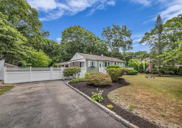 5th image of 152 Grand Ave, Shirley, NY 11967 | MLS# 1012144