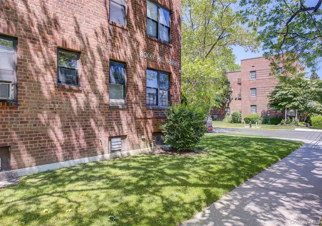 3rd image of 215-40 47Th Ave, Bayside, NY 11361