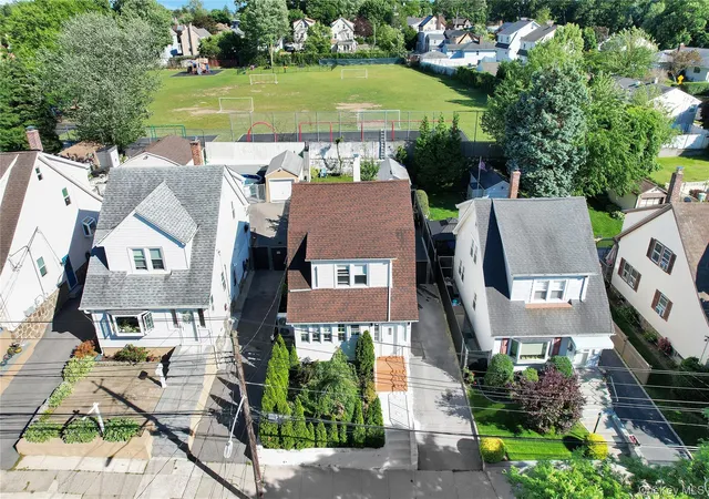 2nd image of 40 Emmett Ter, New Rochelle, NY 10805 | MLS# 1012179