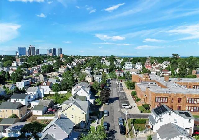 50th image of 40 Emmett Ter, New Rochelle, NY 10805 | MLS# 1012179