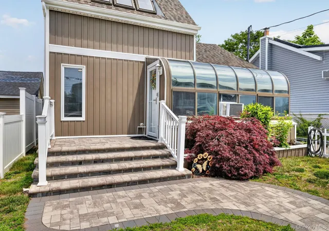 3rd image of 228 W Clearwater Rd, Lindenhurst, NY 11757 | MLS# 1012190