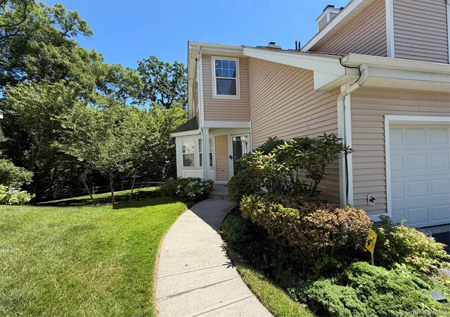 Photo 3 of Sale Pending at 121 Winding Ridge Rd, White Plains, NY 10603 | MLS# 1012209 | Listing updated on 2026-07-03