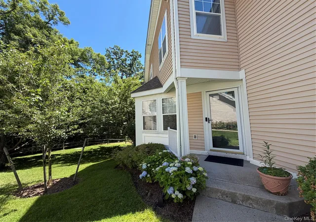 Photo 4 of Sale Pending at 121 Winding Ridge Rd, White Plains, NY 10603 | MLS# 1012209 | Listing updated on 2026-07-03