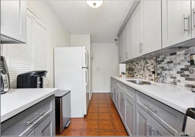 3rd image of 1085 Warburton Ave #120, Yonkers, NY 10701 | MLS# 1012214