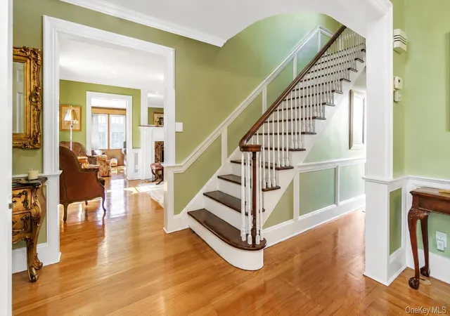 Photo 3 of Single family home for sale at 21 Bayview Ave, Great Neck, NY 11021 | MLS# 1012217 | Listing updated on 2026-06-13