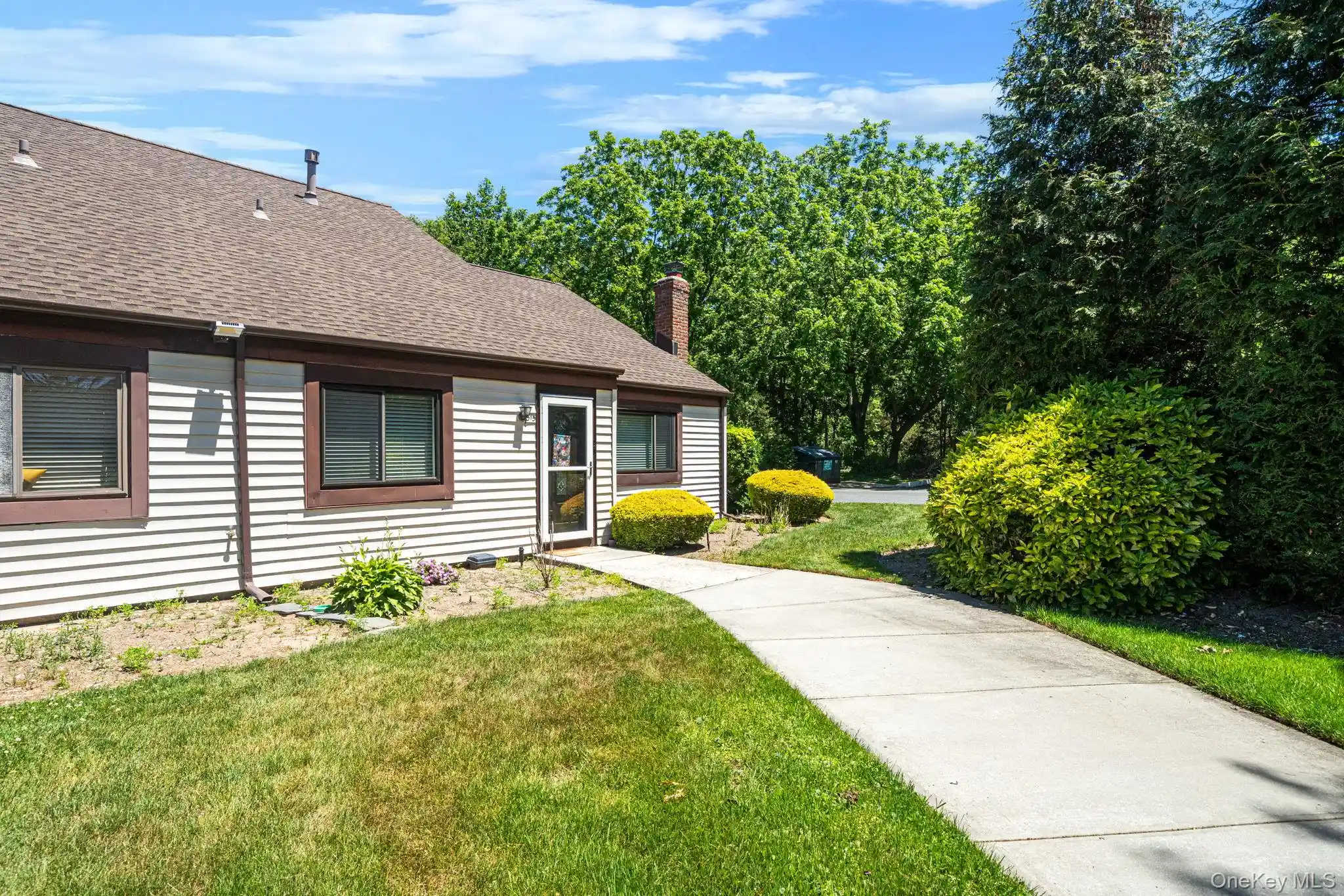 Listing Photo 2 - Condo for sale in 515 Picasso Wy located at 515 Picasso Wy, Brookhaven, NY 11953 - Unit #515