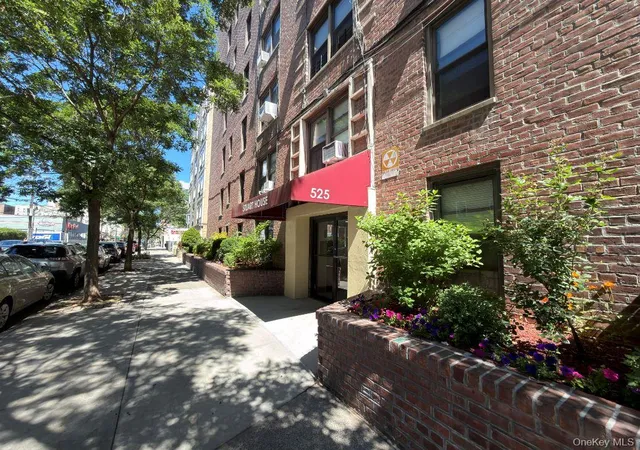 2nd image of The Stuart House, New York, NY 10463