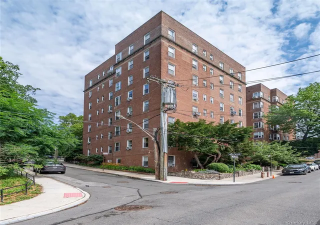 2nd image of 511 W 232Nd St, New York, NY 10463