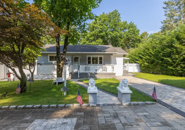 3rd image of 276 Parkway Dr, Calverton, NY 11933 | MLS# 1012293