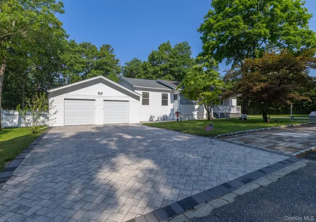 5th image of 276 Parkway Dr, Calverton, NY 11933 | MLS# 1012293
