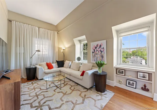 Photo 2 of Condo for sale at 2 Alden Pl #4D, Eastchester, NY 10708 | MLS# 1012296 | Listing updated on 2026-09-12