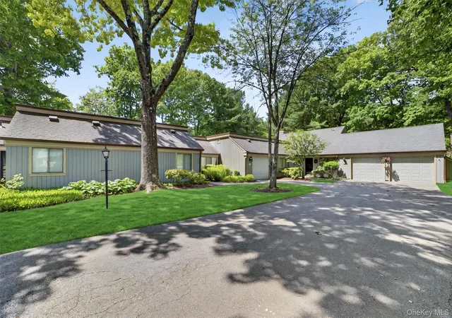 Listing Photo 3 - Condo for sale in building located at 300 Heritage Hls, Somers, NY 10589 - Unit #B