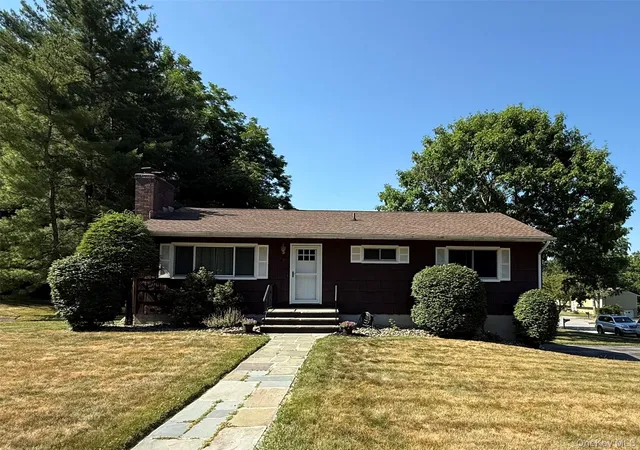 Homes for sale in Poughkeepsie (town), NY | 7 Richmond Rd, Poughkeepsie (town), NY 12603 | MLS# 1012313