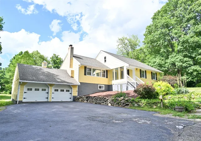 3rd image of 136 Foggintown Rd, Southeast, NY 10509 | MLS# 1012324