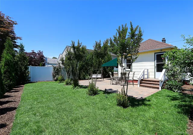 19th image of 110 Franklin Ave, East Northport, NY 11731 | MLS# 1012333