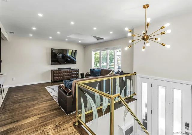 4th image of 15 Lois Ln, Oyster Bay, NY 11804 | MLS# 1012336
