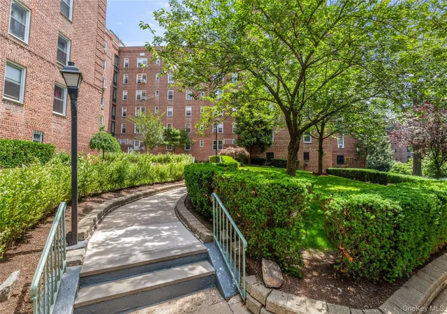 2nd image of 5610 Netherland Ave, New York, NY 10471