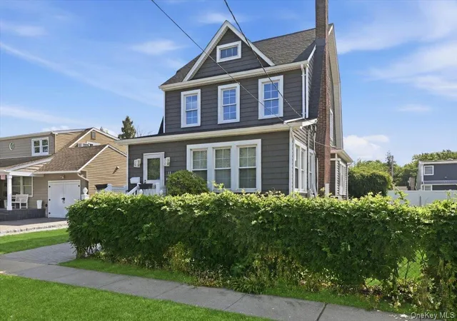 3rd image of 11 Moeller St, Oyster Bay, NY 11801 | MLS# 1012376