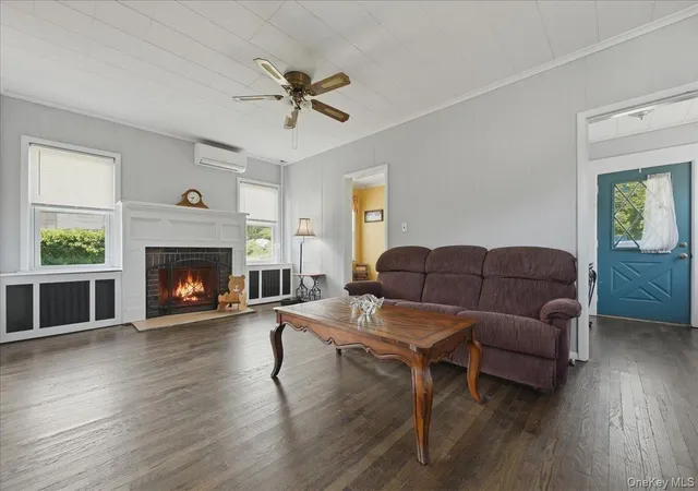 5th image of 11 Moeller St, Oyster Bay, NY 11801 | MLS# 1012376