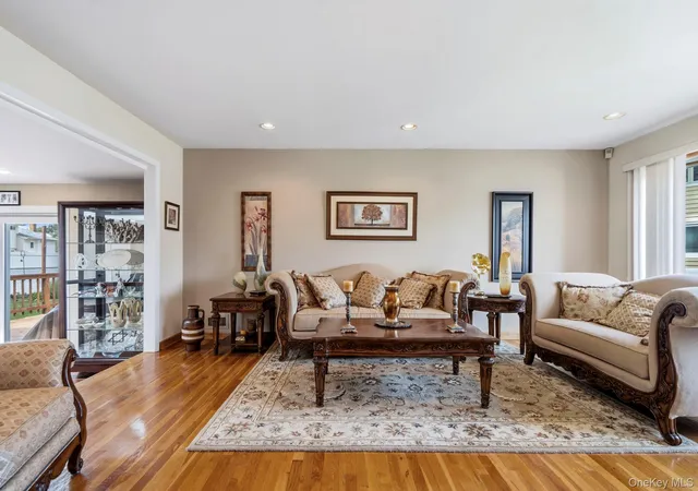 4th image of 45 Mildred Ct, Oyster Bay, NY 11803 | MLS# 1012383