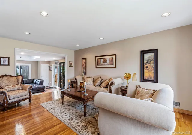 5th image of 45 Mildred Ct, Oyster Bay, NY 11803 | MLS# 1012383