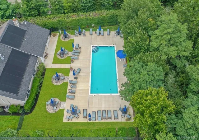 36th image of 15 Scarborough Dr, Smithtown, NY 11787 | MLS# 1012386