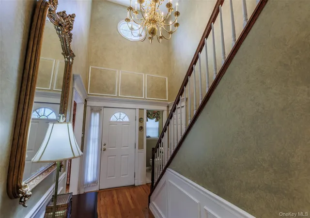 5th image of 15 Scarborough Dr, Smithtown, NY 11787 | MLS# 1012386