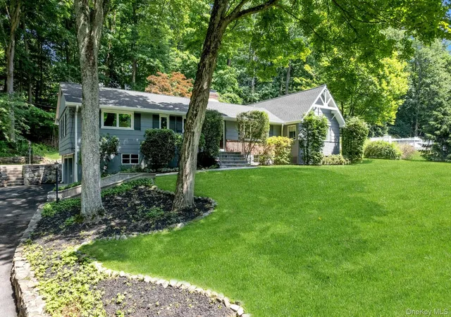 3rd image of 15 Deerfield Ln S, Mount Pleasant, NY 10570 | MLS# 1012440