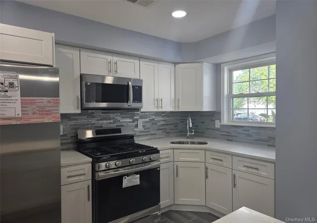 2nd image of 9 Trim St, Islip, NY 11706 | MLS# 1012443