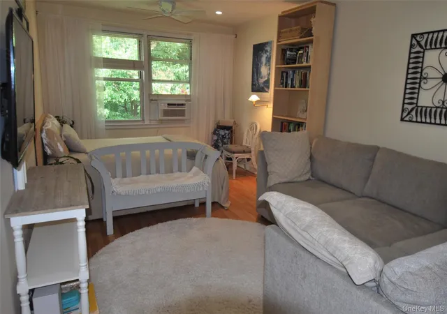 4th image of 4 Stokes Rd, Yonkers, NY 10701