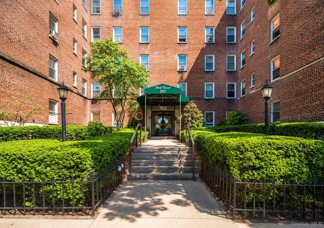 Homes for sale in Yonkers, NY | 765 Bronx River Rd #6G, Yonkers, NY 10708 | MLS# 1012457