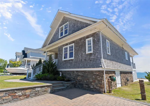 Photo 4 of Single family home for sale at 21 Shinnecock Rd, East Quogue, NY 11942 | MLS# 1012474 | Listing updated on 2026-08-07