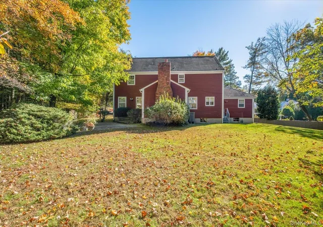 Photo 4 of Single family home for sale at 20 Old Farm Ln, Greenburgh, NY 10530 | MLS# 1012502 | Listing updated on 2026-10-28