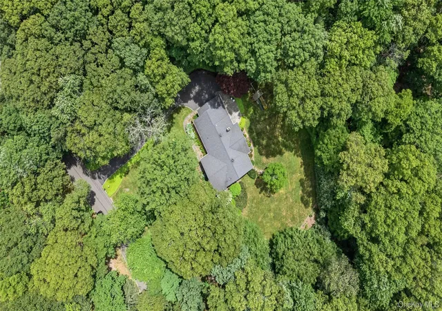 Photo 3 of Sale Pending at 35 Woodvale Dr, Syosset, NY 11791 | MLS# 1012505 | Listing updated on 2026-07-10