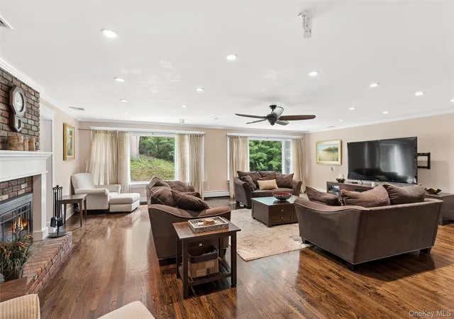 Photo 4 of Sale Pending at 35 Woodvale Dr, Syosset, NY 11791 | MLS# 1012505 | Listing updated on 2026-07-10